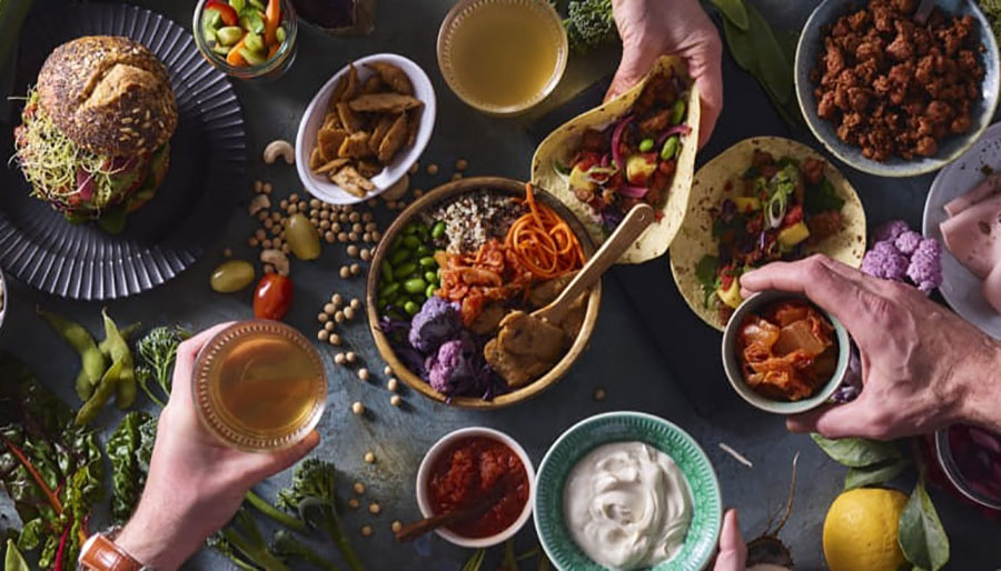 CH_Vega_plant-based-feast_hands900x514